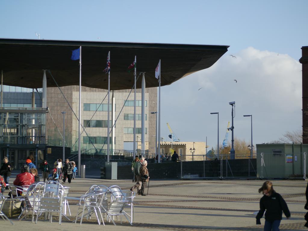 Riverbank Penthouse And Apartments Cardiff Exterior foto