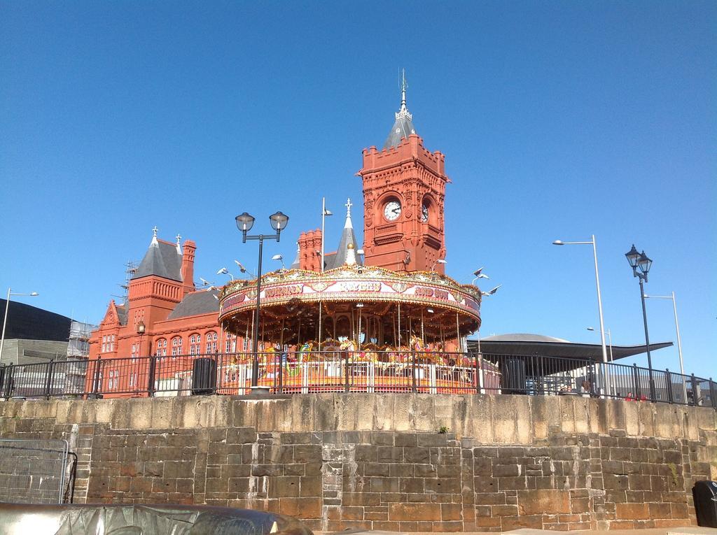 Riverbank Penthouse And Apartments Cardiff Cameră foto
